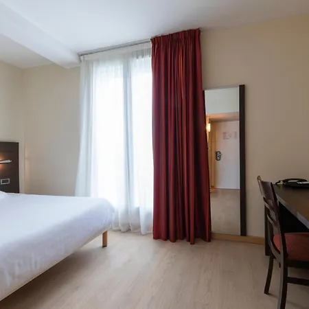 Отель Oceania 4*